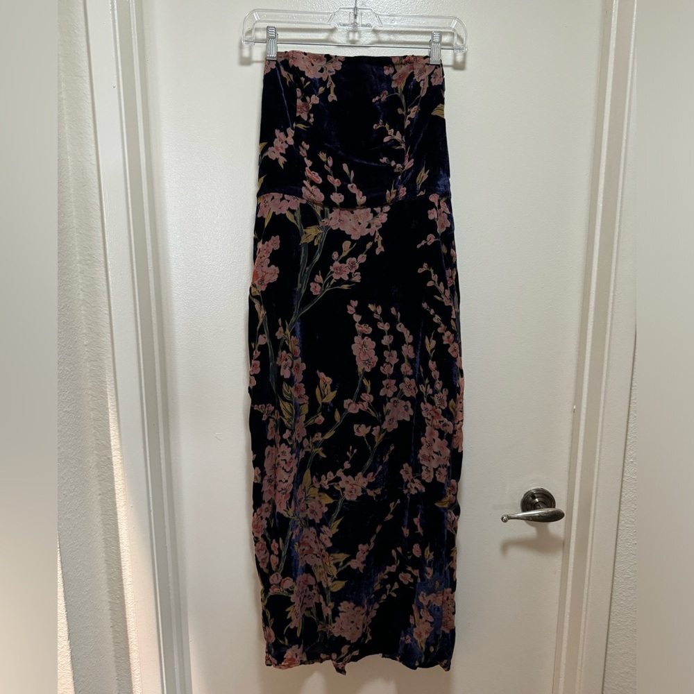 Lulu’s velvet floral strapless dress